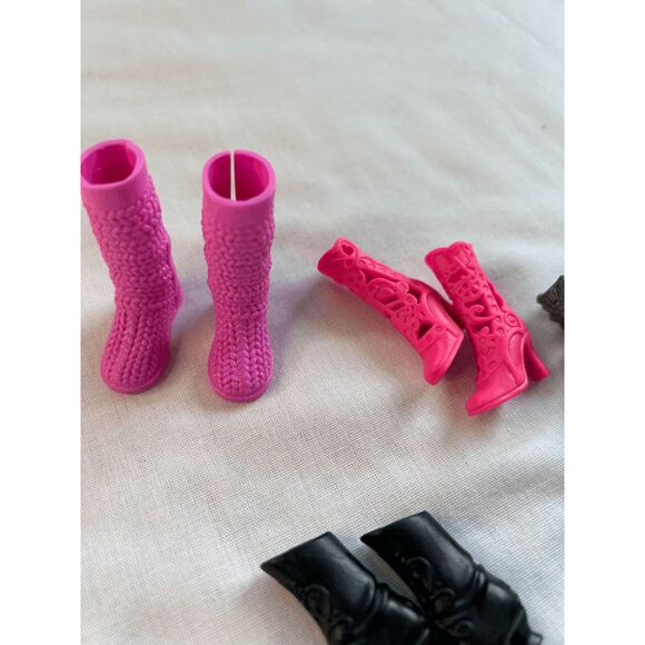 Barbie Boots/Shoe Lot of 4 Pink/Black Flat & Heeled Boots& Shoes - Picture 2 of 3
